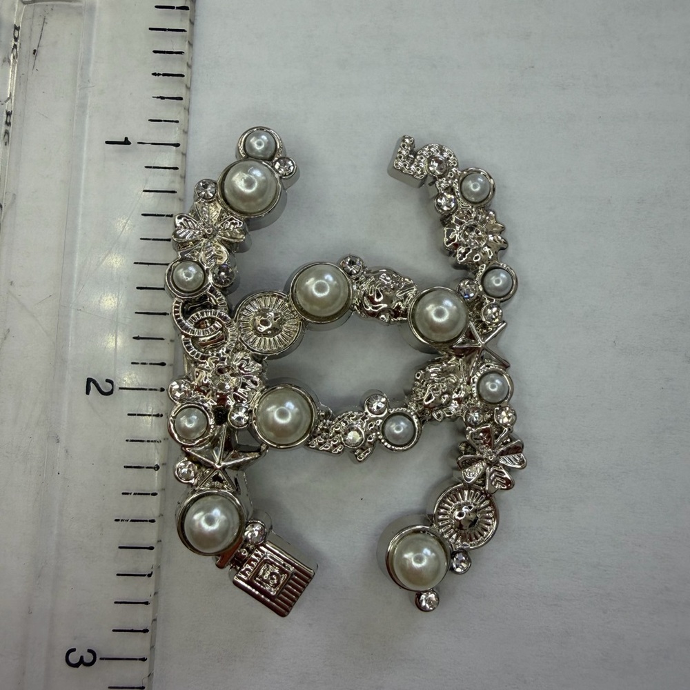 Beautiful Brooch NWOT 💎 - Picture 6 of 9